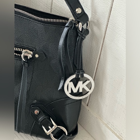 MICHAEL KORS Fallon Medium
Logo Jacquard Messenger Bag Black - Picture 3 of 5